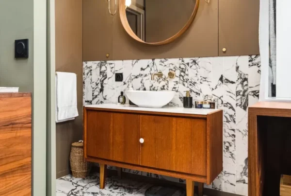Salle de bain chic et fonctionnelle