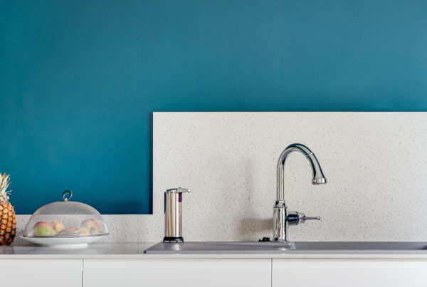 Quels sont les matériaux que nous utilisons pour nos projets d’ébénisterie ? 6 svg+xml;charset=utf • One Two Trees